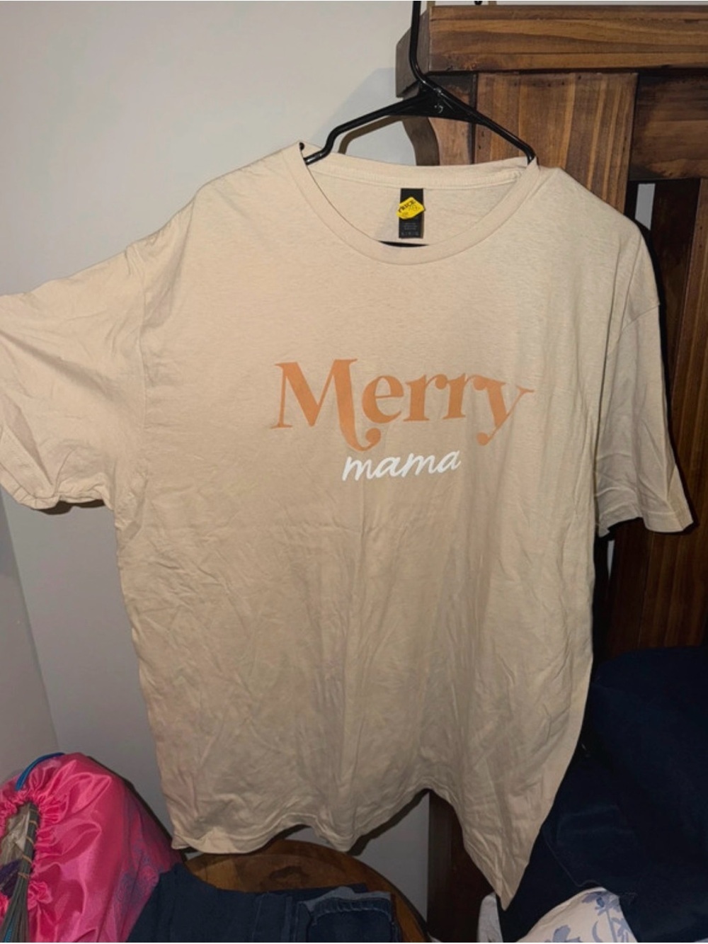 Merry Mama Graphic T-Shirt - Picture 3 of 3